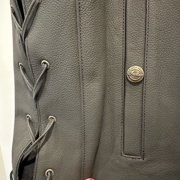INDIAN MOTORCYCLE BRAND MEN’S GENUINE LEATHER VEST.  SIZE XL.  NWT’S. - Picture 6 of 8